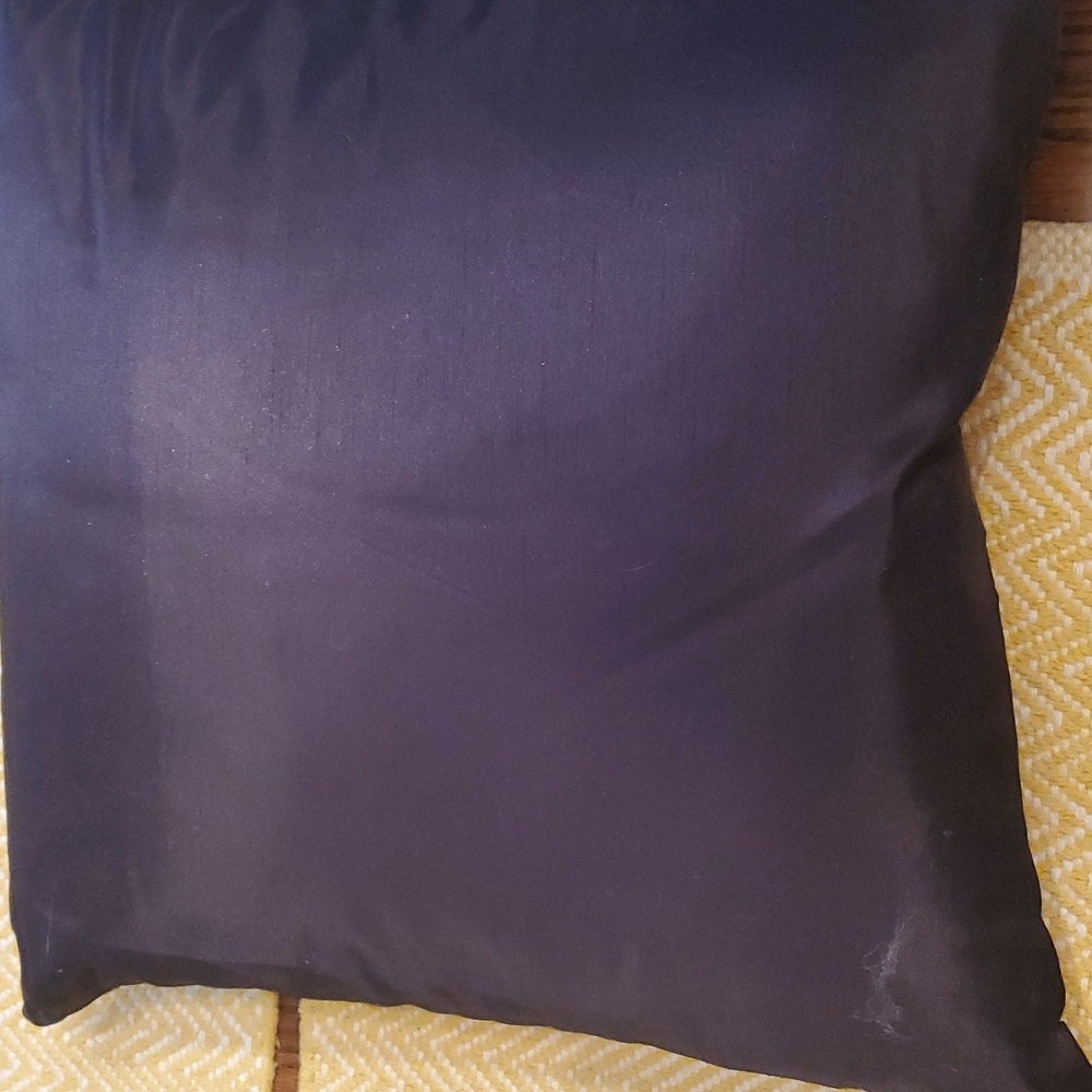 Decorative pillows - Picture 3 of 10